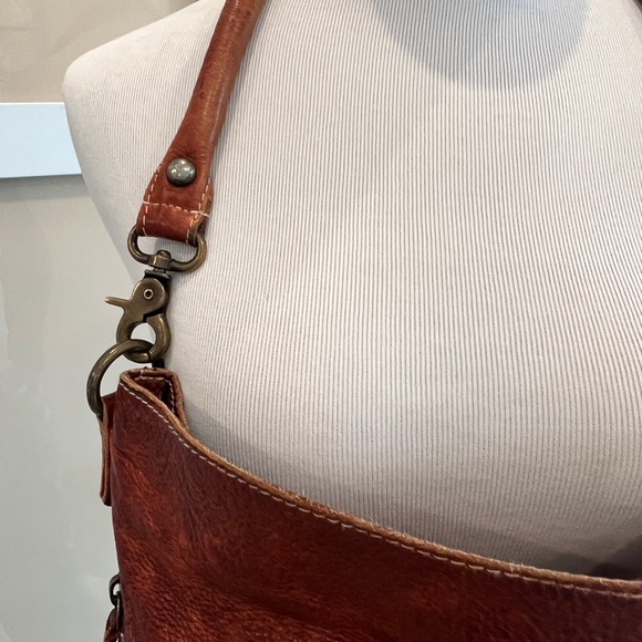 Beautifully Distressed Leather Shoulder Bag - Picture 6 of 12